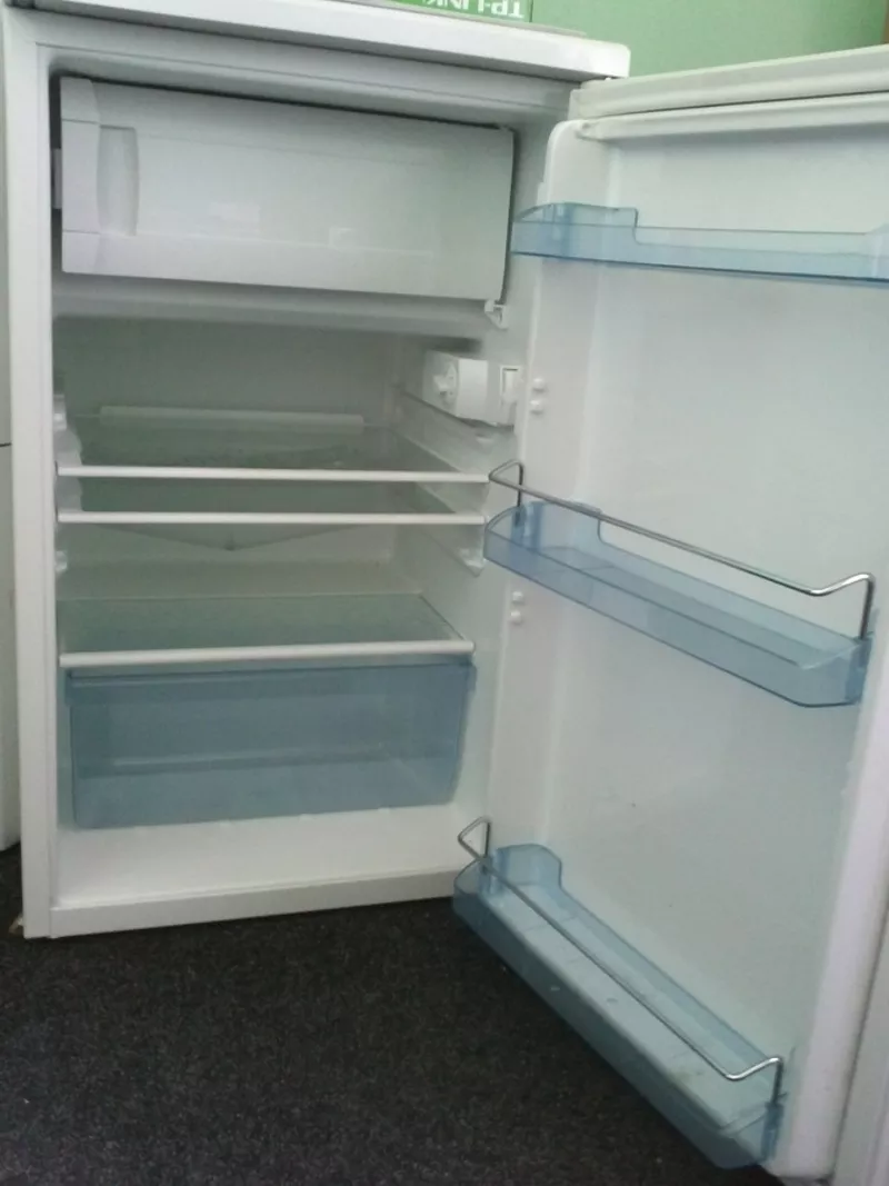 Срочно! Небольшой удобный холодильник для офиса,  1400 леев